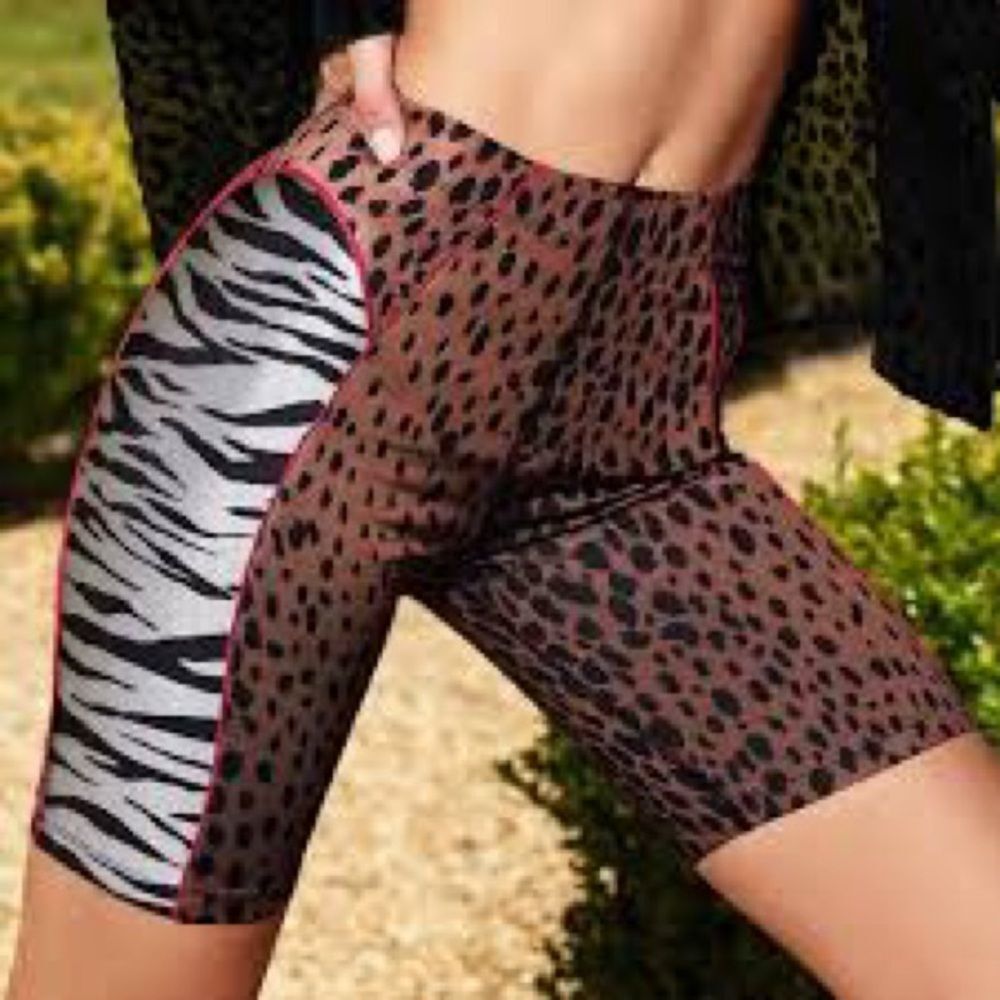 NWT Good American The Electric Feel Bike Shorts Leopard Zebra Sz 0
